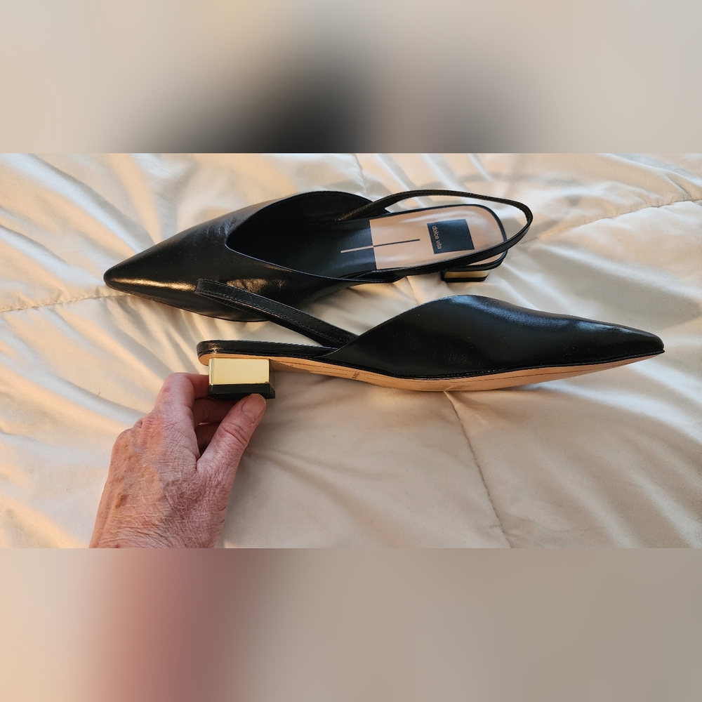 Dolce Vita Black Flats Sleek Pointed-Toe Design